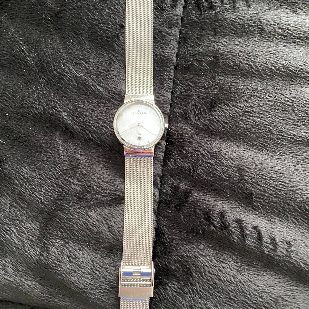 Silver Woman's Watch - Picture 1 of 3